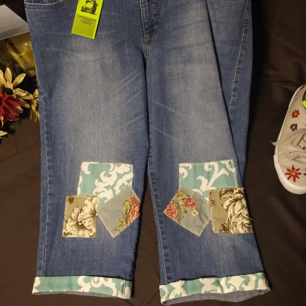 405 jeaniemade Size 12  Nine West Patchwork Capris